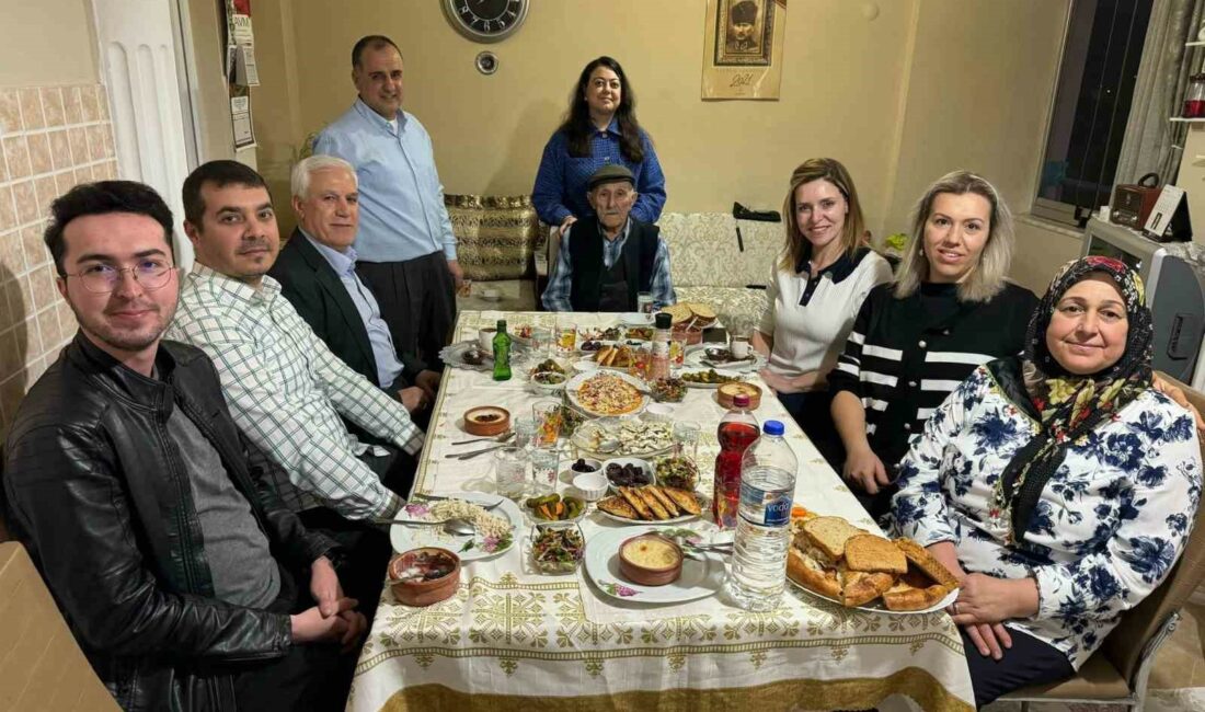 Bozbey, iftarda Güler ailesinin konuğu oldu Bursa Büyükşehir Belediye Başkan Adayı Mustafa Bozbey, Ramazan ayının ilk