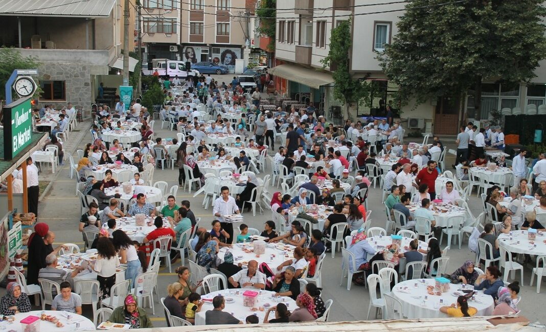 NİLÜFER BELEDİYESİ, RAMAZAN AYINDA 22 MAHALLEDE DÜZENLEYECEĞİ TOPLU İFTARLARDA VATANDAŞLARI