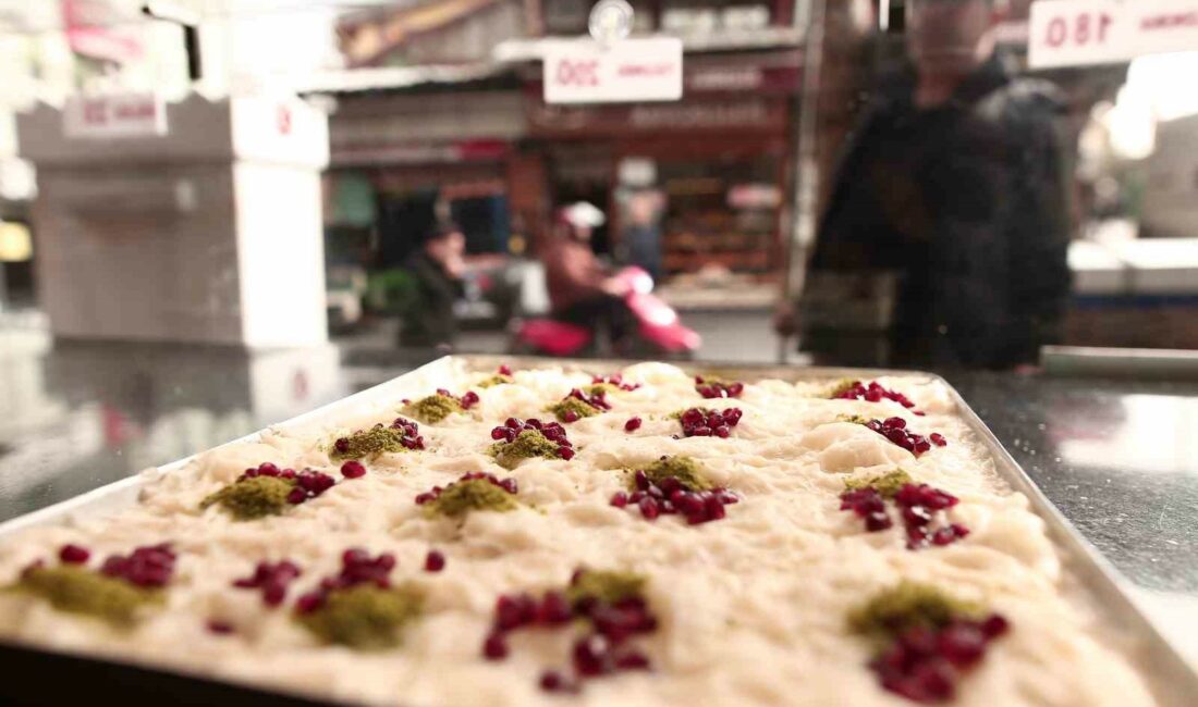 (Özel) İftar sofralarının vazgeçilmez tatlısı güllaç tezgahlarda alıcılarını bekliyor RAMAZAN AYINDA İFTAR SOFRALARININ VAZGEÇİLMEZ TATLISI GÜLLAÇ TEZGAHLARDA YERİNİ ALDI.