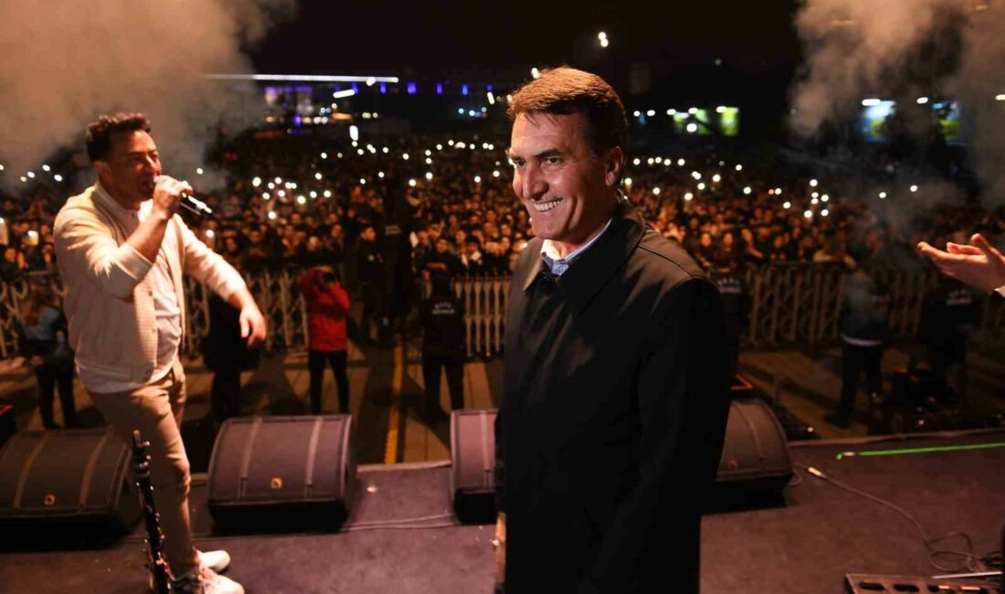 OSMANGAZİ BELEDİYESİ TARAFINDAN DÜZENLENEN OSMANGAZİ MEYDANI KONSERLERİNİN SON KONUĞU SAKİLER