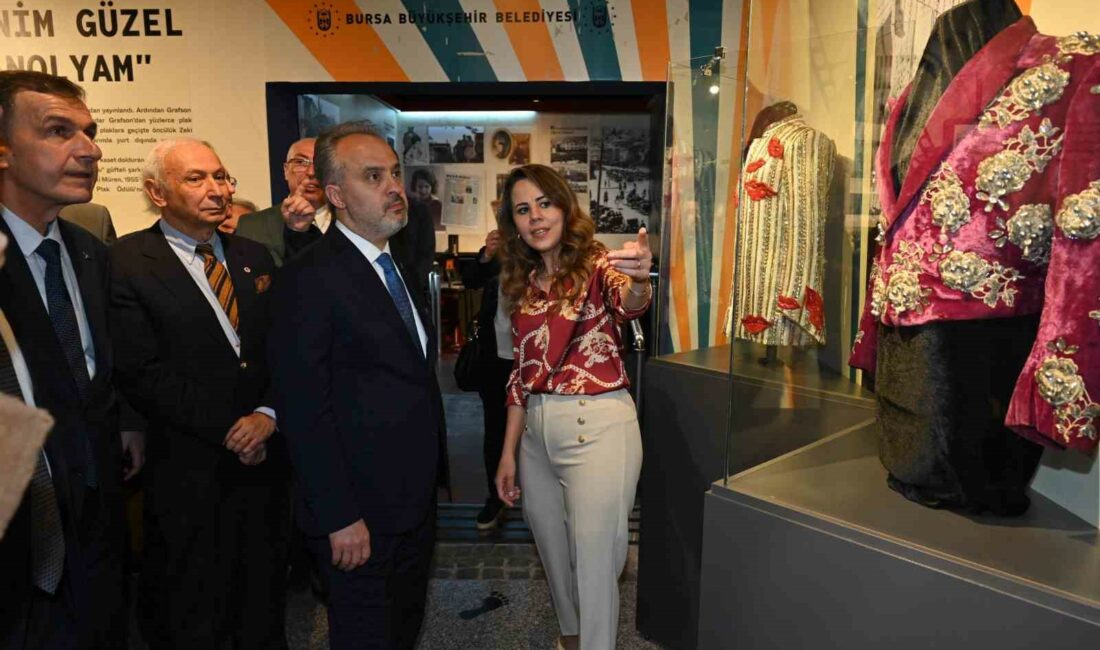 BURSA’NIN YETİŞTİRDİĞİ EN ÖNEMLİ SANATÇILARDAN OLAN ZEKİ MÜREN ADINA SAHNE