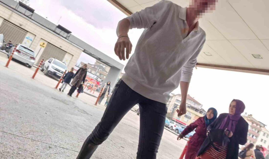 Bursa’da kardeşinin sevgilisini darbedip biber gazı sıktı Bursa’nın İnegöl ilçesinde bir kişi, kız kardeşinin sevgilisini darbedip ona