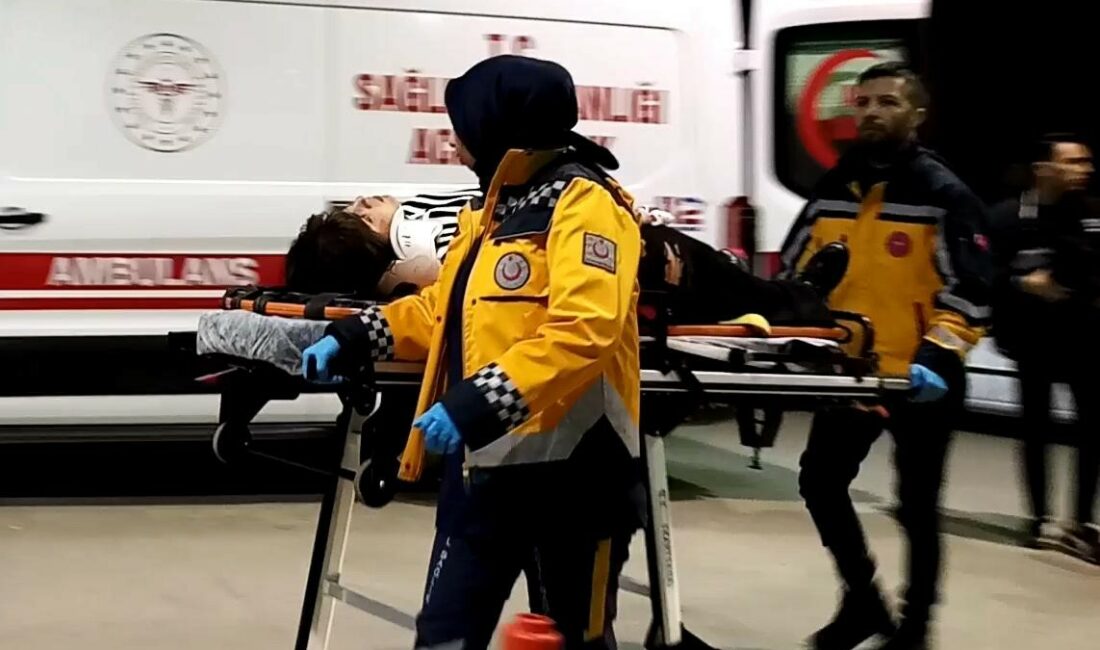 Takla atan araç 50 metre sürüklendi: 1’i ağır 4 yaralı UZMAN ÇAVUŞ VE ARKADAŞLARININ SEYAHATİ KAZAYLA SONLANDI; 4 YARALI YARALI