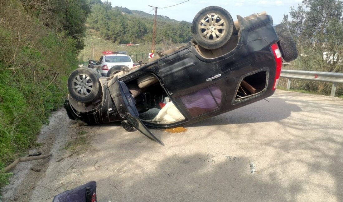 Bursa’da takla atan araçtaki sürücüyü vatandaş kurtardı Bursa’nın Mudanya ilçesinde, kaza yapan araçta sıkışan sürücüyü vatandaş kurtardı.