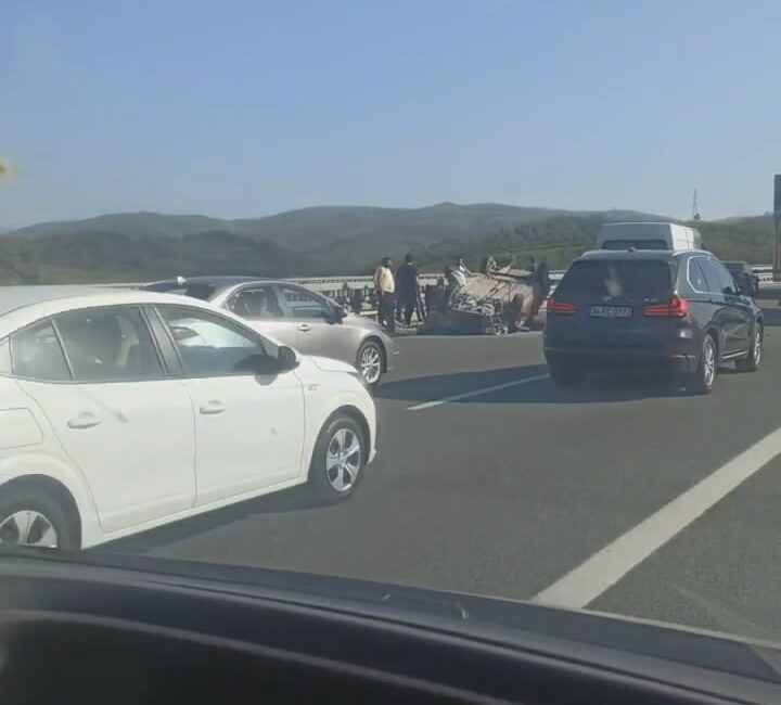 Takla atan otomobilde can pazarı BURSA’DA SEYİR HALİNDE OLAN OTOMOBİL İLE TIR ÇARPIŞTI. KAZADA OTOMOBİL