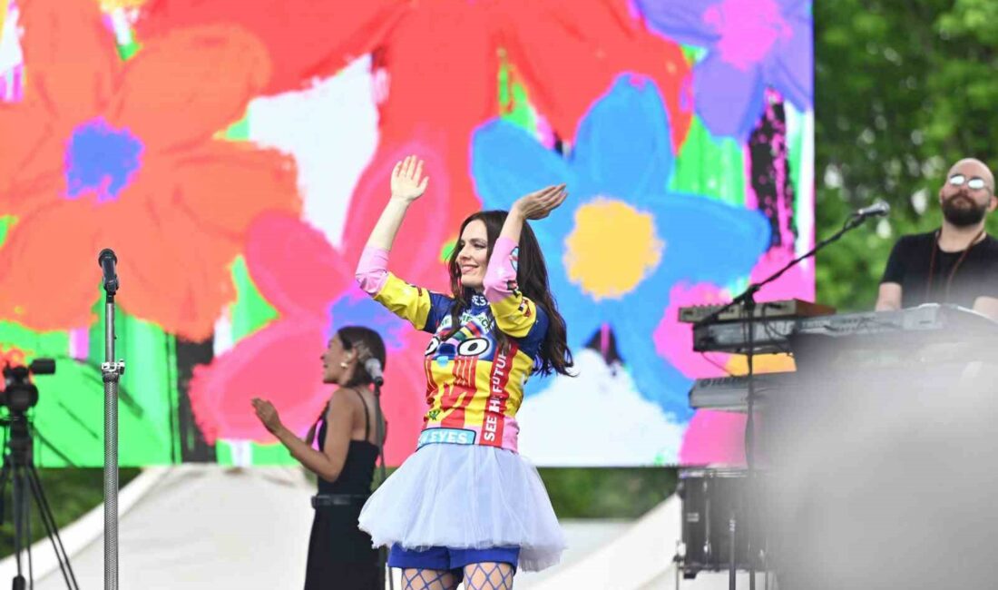 23 Nisan coşkusu Nil Karaibrahimgil ile taçlandı BURSA BÜYÜKŞEHİR BELEDİYESİ TARAFINDAN 23 NİSAN ULUSAL EGEMENLİK VE ÇOCUK