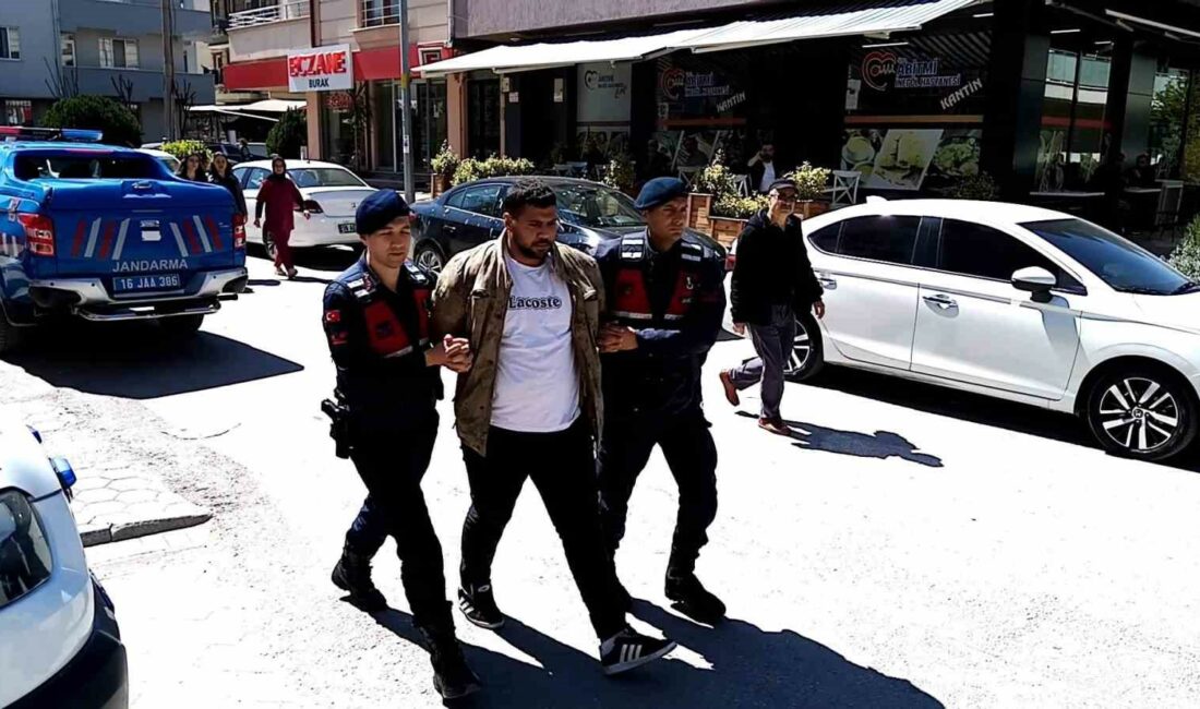 Arkadaşını bıçaklayan şahıs adliyeye sevk edildi ARKADAŞINI BIÇAKLAYAN ZANLI ADLİYEYE SEVK EDİLDİ