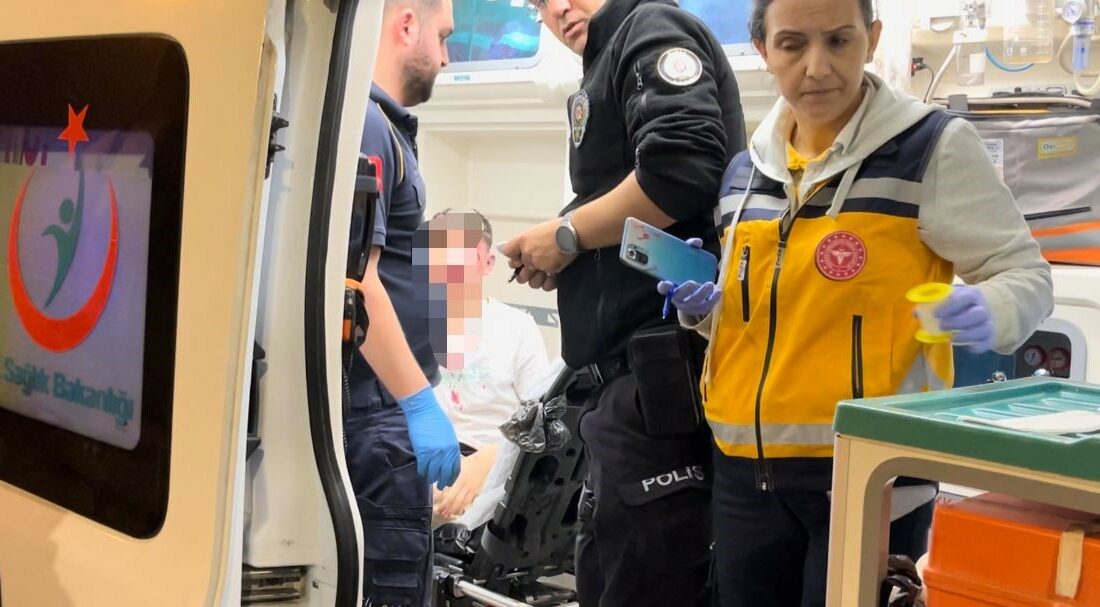 Arkadaşları önce darp etti, ardından 3 yerinden bıçakladı ARKADAŞLARI ÖNCE DARP ETTİ, ARDINDAN 3 YERİNDEN BIÇAKLADI