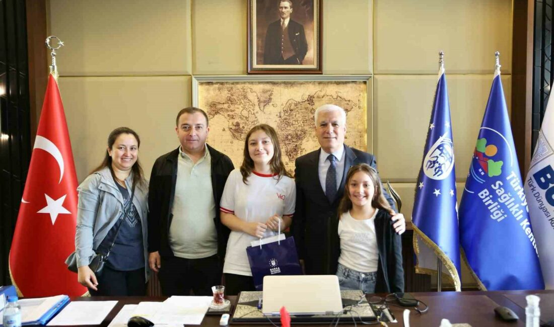 Başarılı çocuklar ödüllendirildi BURSA’DA LİSE VE ÜNİVERSİTE SINAVINA HAZIRLANAN ÖĞRENCİLER İÇİN BURSA BÜYÜKŞEHİR