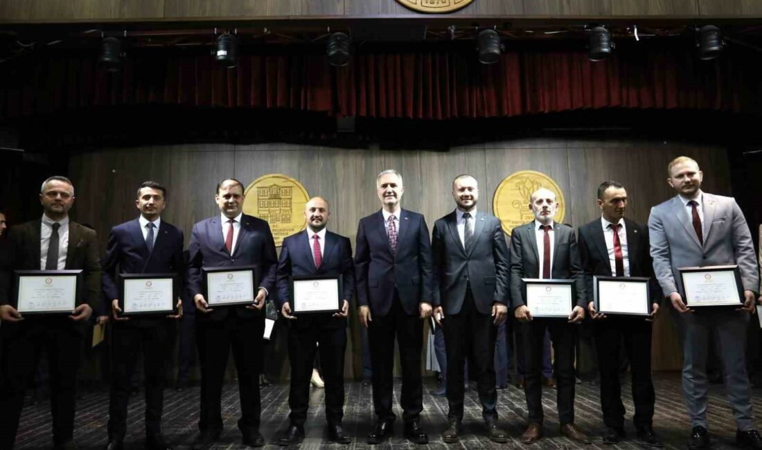 Başkan Alper Taban mazbatasını aldı MAHALLİ İDARELER SEÇİMLERİNDE YENİ İNEGÖL BELEDİYE BAŞKANI SEÇİLEN ALPER TABAN,