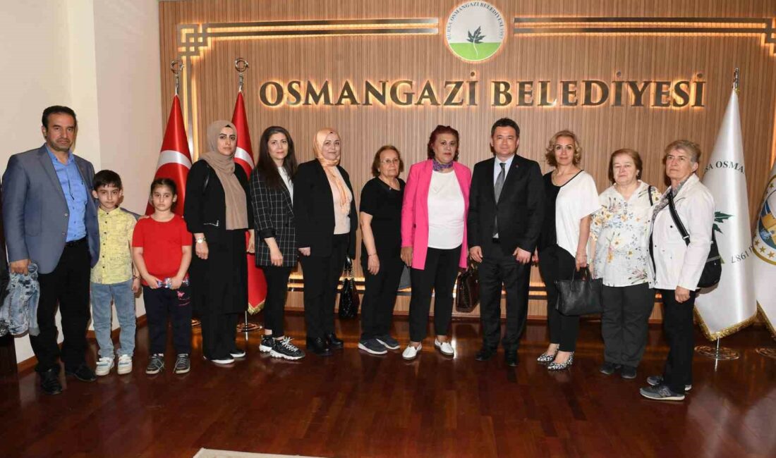 Başkan Aydın, 3 günde 3 bin kişiyi ağırladı OSMANGAZİ BELEDİYE BAŞKANI ERKAN AYDIN, SEÇİLMESİNİN ARDINDAN MAKAMININ KAPILARINI HALKA