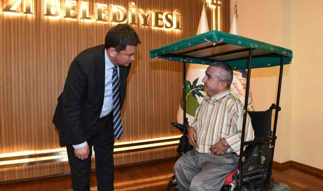 Başkan Aydın, makamının kapılarını halka açtı OSMANGAZİ BELEDİYE BAŞKANI ERKAN AYDIN, MAKAMINDA VATANDAŞLARI AĞIRLAYARAK HAYIRLI OLSUN