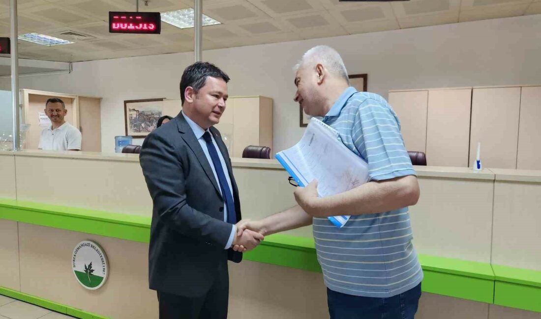 OSMANGAZİ BELEDİYE BAŞKANI ERKAN AYDIN, MESAİYE BELEDİYE BİNASINDAKİ BİRİMLERİ GEZEREK