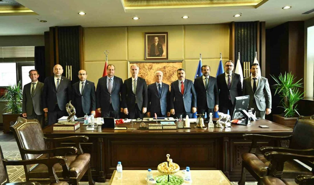 Bozbey, AK Partili belediye başkanlarını ağırladı Bursa Büyükşehir Belediye Başkanı Mustafa Bozbey, AK Partili ilçe belediye