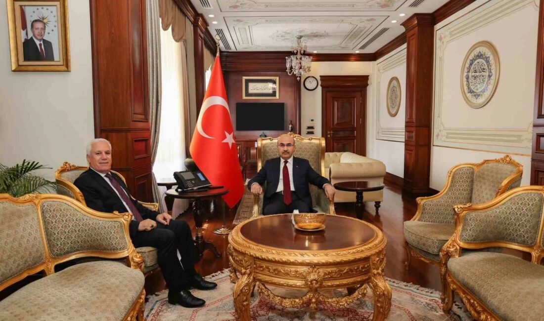 Bozbey, Vali Demirtaş’ı ziyaret etti Bursa Büyükşehir Belediye Başkanı Mustafa Bozbey, Bursa Valisi Mahmut Demirtaş’ı