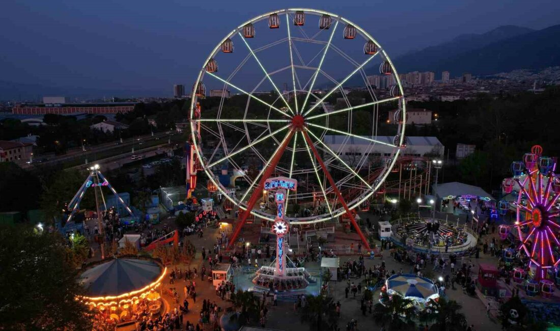 RAMAZAN BAYRAMI’NDA HARÇLIKLARI TOPLAYAN ÇOCUKLAR SOLUĞU KÜLTÜRPARK’TA ALDI. ÇOCUKLAR, DÖNME