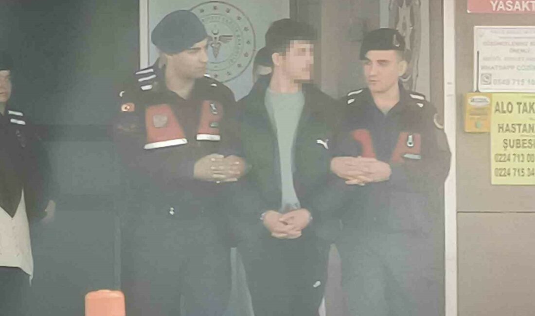 Bursa’da bıçaklı kavga kamerada Bursa’nın İnegöl ilçesinde iki grup arasında çıkan sopalı ve bıçaklı