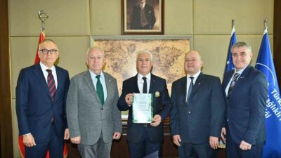 BURSASPOR DİVAN KURULU, BURSA BÜYÜKŞEHİR BELEDİYE BAŞKANI MUSTAFA BOZBEY'İ ZİYARET