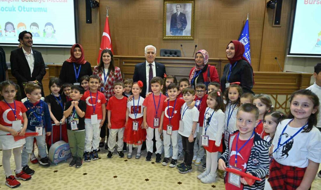 Bursa Büyükşehir Meclisi’nde söz hakkı çocukların BURSA KENT KONSEYİ ÇOCUK MECLİSİ ÖNCÜLÜĞÜNDE 17 İLÇEDEN GELEN ÇOCUKLAR,