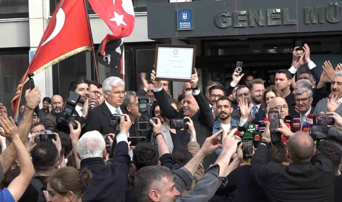 Bursa’da Bozbey için alkış isteyen İl Seçim Kurulu Müdürü Us’a soruşturma Bursa Büyükşehir Belediye Başkanı seçilen Mustafa Bozbey’in mazbata töreninde vatandaşlardan