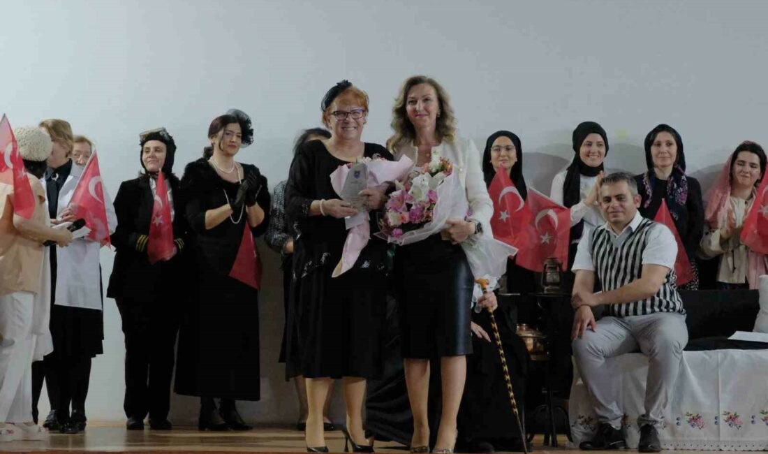 Bursa Kız Lisesi mezunlarından anlamlı gösteri BURSA KIZ LİSESİ MEZUNLARI DERNEĞİ ÜYELERİ, YAZAR İLKNUR GÜNTÜRKÜN KALIPÇI’NIN