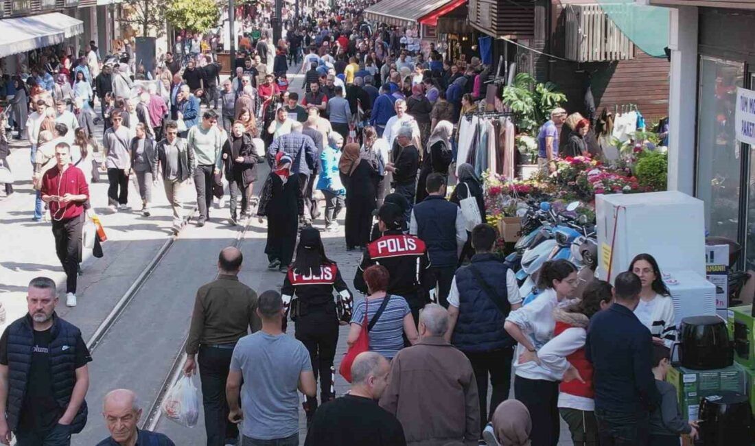 Bursa polisi bayram öncesi çarşı bölgesinde kuş uçurtmadı BURSA'DA RAMAZAN BAYRAMI ÖNCESİ ASAYİŞ ŞUBE MÜDÜRLÜĞÜ'NE BAĞLI FARKLI BİRİMLERDEN