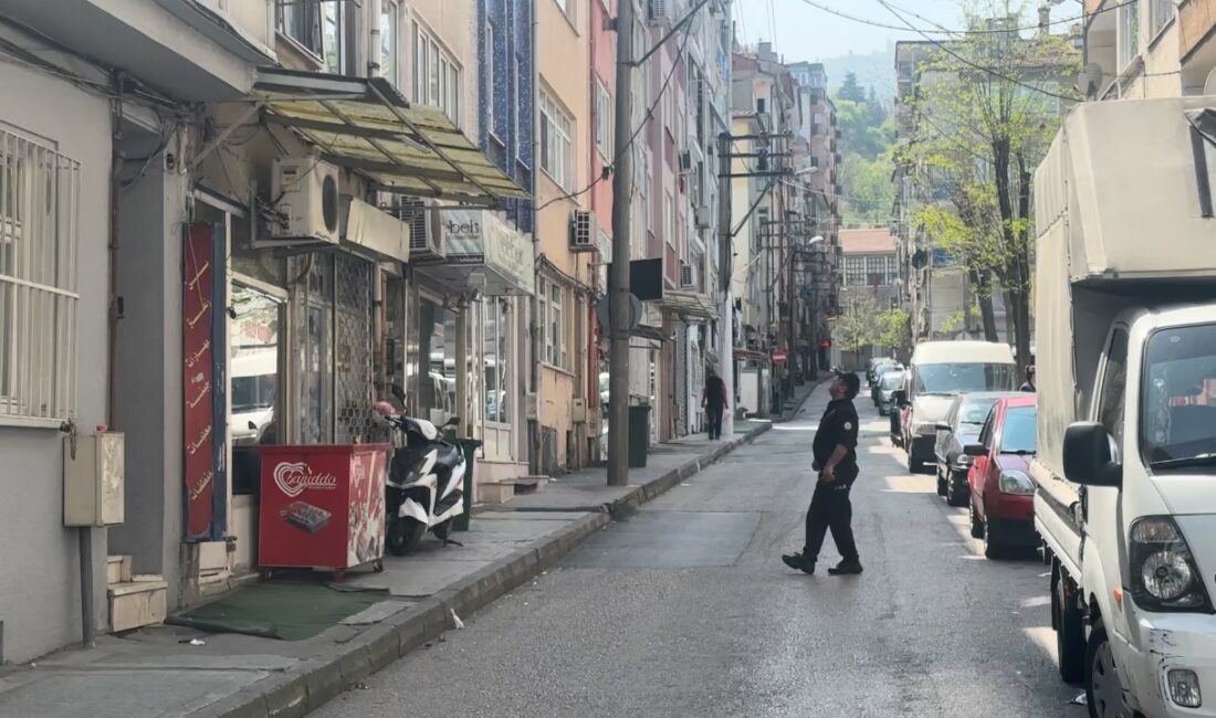 Bursa’da 7 yaşındaki çocuk 5’inci kattan düştü BURSA'DA 7 YAŞINDAKİ KIZ ÇOCUĞU CAMDAN DIŞARIYA BAKTIĞI SIRADA 5'İNCİ