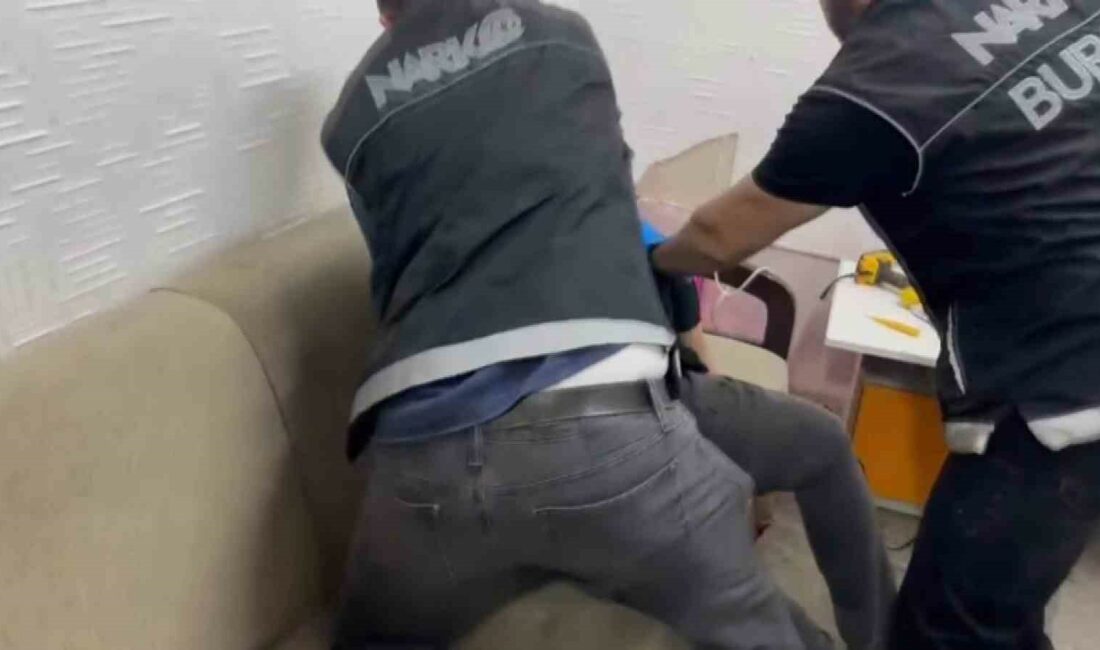 Bursa’da 75 kök Hint keneviri ele geçirildi BURSA’DA POLİS TARAFINDAN YAPILAN NARKOTİK OPERASYONLARINDA 75 KÖK HİNT KENEVİRİ