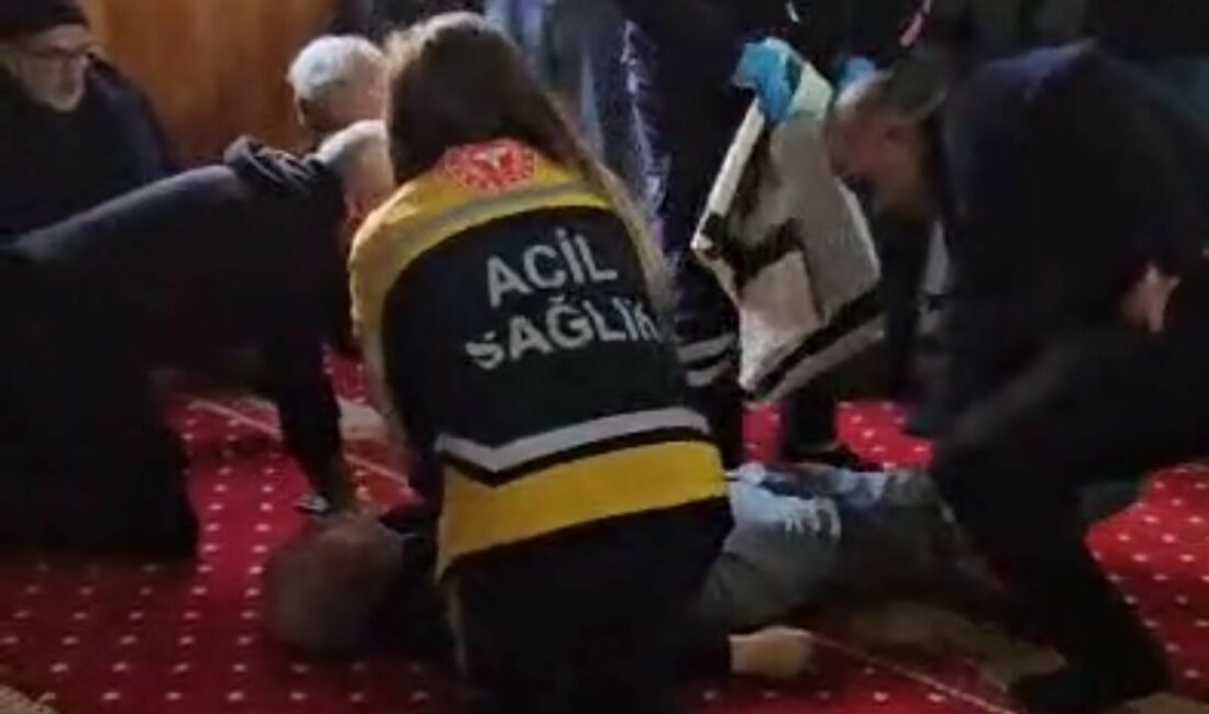 Bursa’da bayram namazını kılarken hayatını kaybetti BURSA’DA YAŞLI ADAM, BAYRAM NAMAZINI KILARKEN HAYATINI KAYBETTİ.