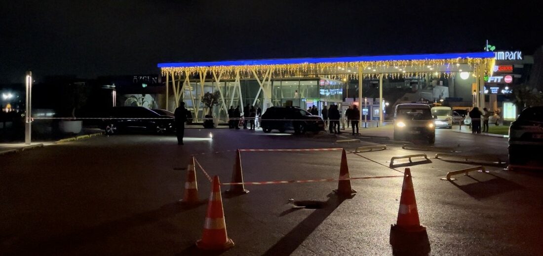 Bursa’da eğlence merkezinde silahlı kavga: 1 yaralı PODYUM PARK’TA SİLAHLI KAVGA : 1 YARALI