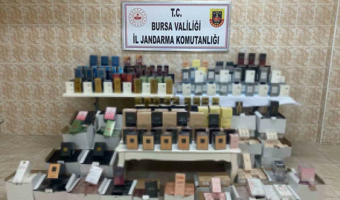 Bursa’da kaçakçılık operasyonu : Piyasa değeri 1 milyon 350 bin TL BURSA'DA İL JANDARMA KOMUTANLIĞI TİMLERİ TARAFINDAN DURDURULAN ARAÇTA YAKLAŞIK PİYASA