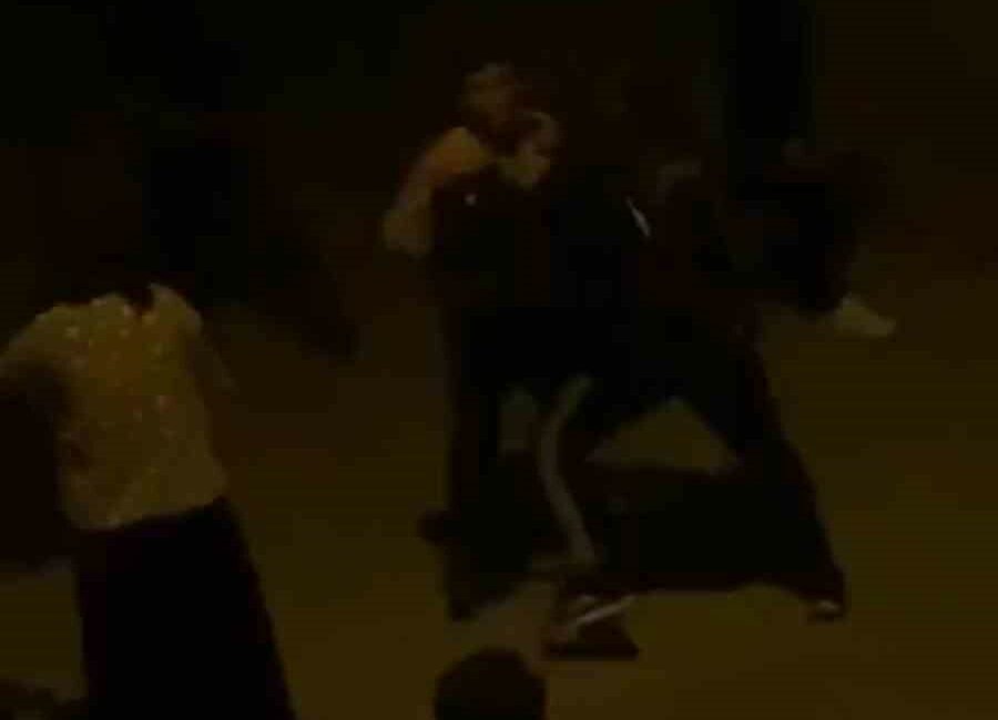 Bursa’da komşular sokağı ringe çevirdi, yumruklar havada uçuştu BURSA’DA KOMŞULAR SOKAĞI RİNGE ÇEVİRDİ, YUMRUKLAR HAVADA UÇUŞTU