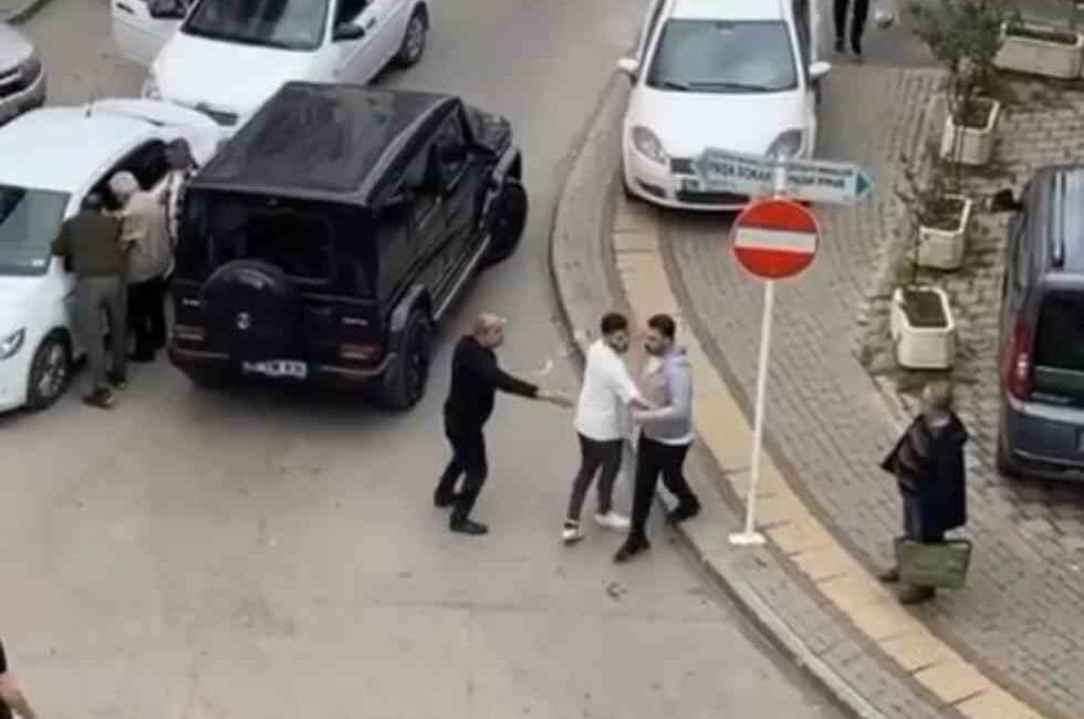 Bursa’da yol verme tartışması kamerada BURSA'DA YOL VERME TARTIŞMASI KAMERADA