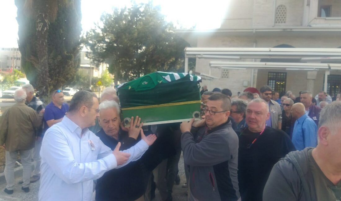 BURSASPOR'UN EFSANE ESKİ FUTBOLCUSU MÜFİT GÜRSU, SON YOLCULUĞUNA UĞURLANDI.