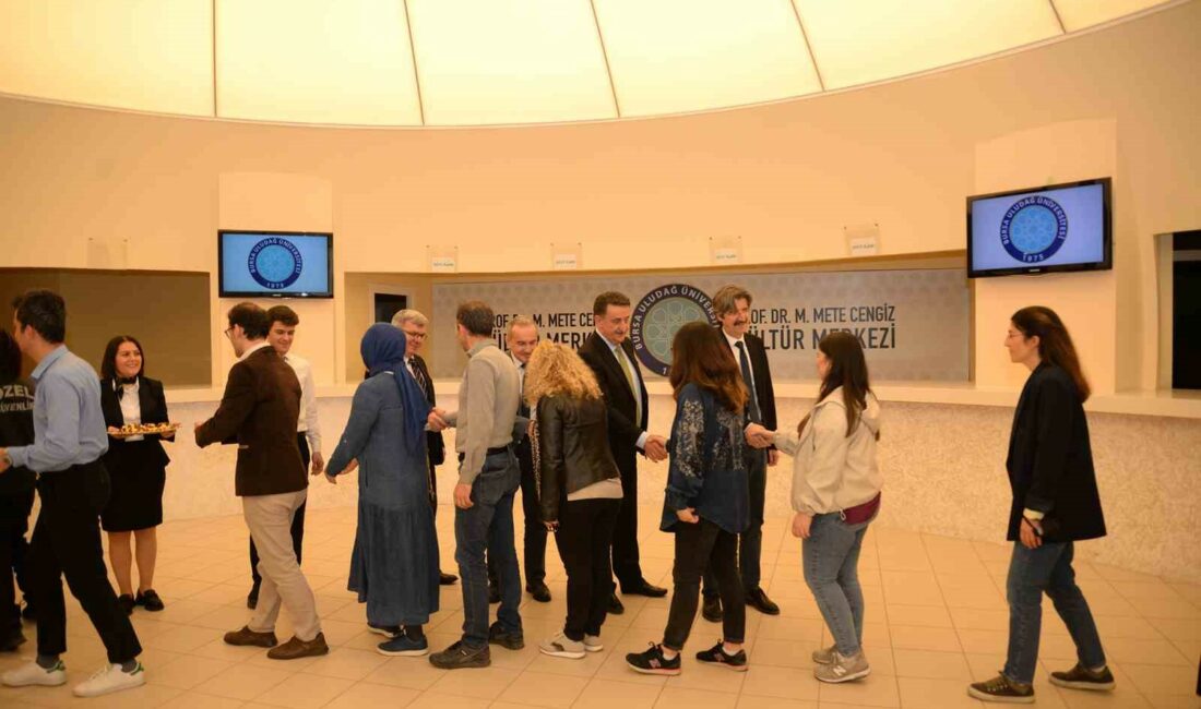 BUÜ ailesi geleneksel bayramlaşma töreninde bir araya geldi BURSA ULUDAĞ ÜNİVERSİTESİ’NDE (BUÜ) GELENEKSEL HALE GELEN BAYRAMLAŞMA TÖRENİ BU