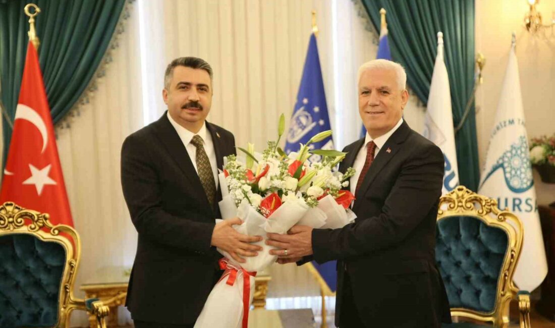 Büyükşehir’de Mustafa Bozbey dönemi BURSA BÜYÜKŞEHİR BELEDİYE BAŞKANI MUSTAFA BOZBEY, MAZBATA TÖRENİN ARDINDAN YAPILAN