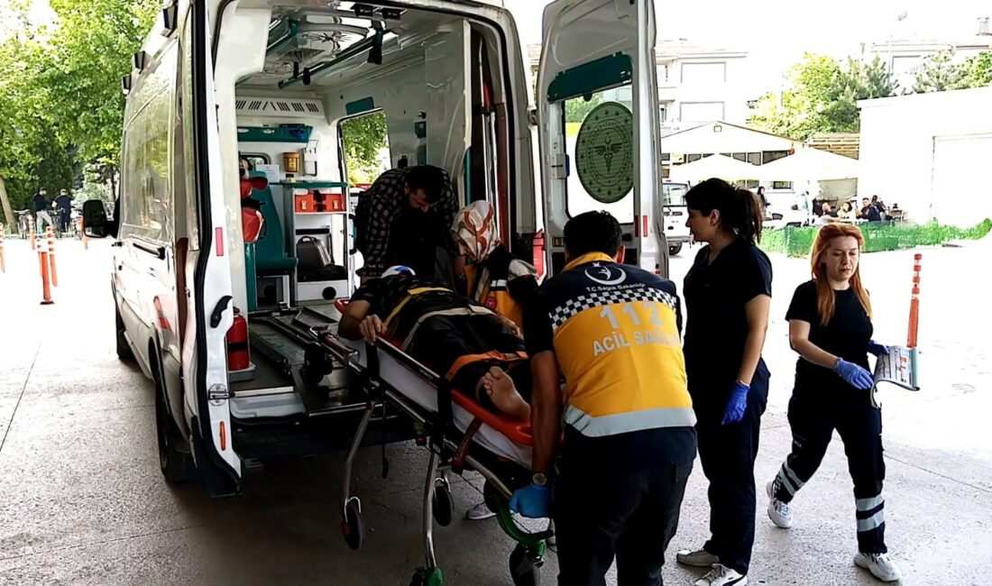 Bursa’da polisten kaçarken düşen şüpheli ağır yaralandı Bursa'da polisten kaçarken apartmandan düşen şüpheli ağır yaralandı.