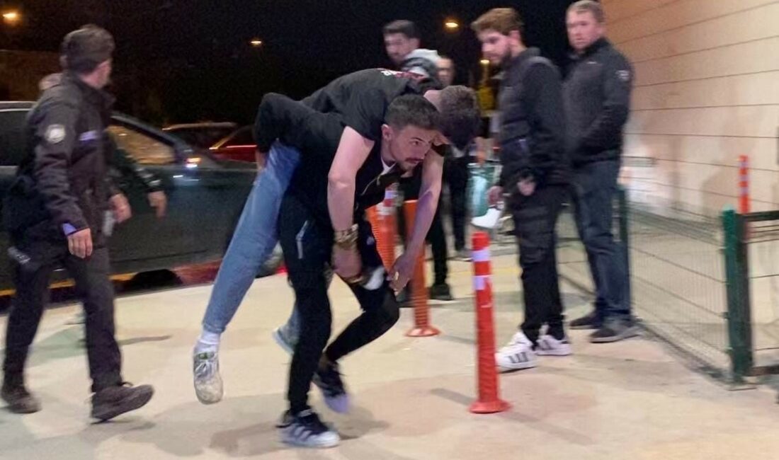 FUTBOL TURNUVASINDA BIÇAKLI KAVGA KAMERADA : 2 AĞIR 3 YARALI