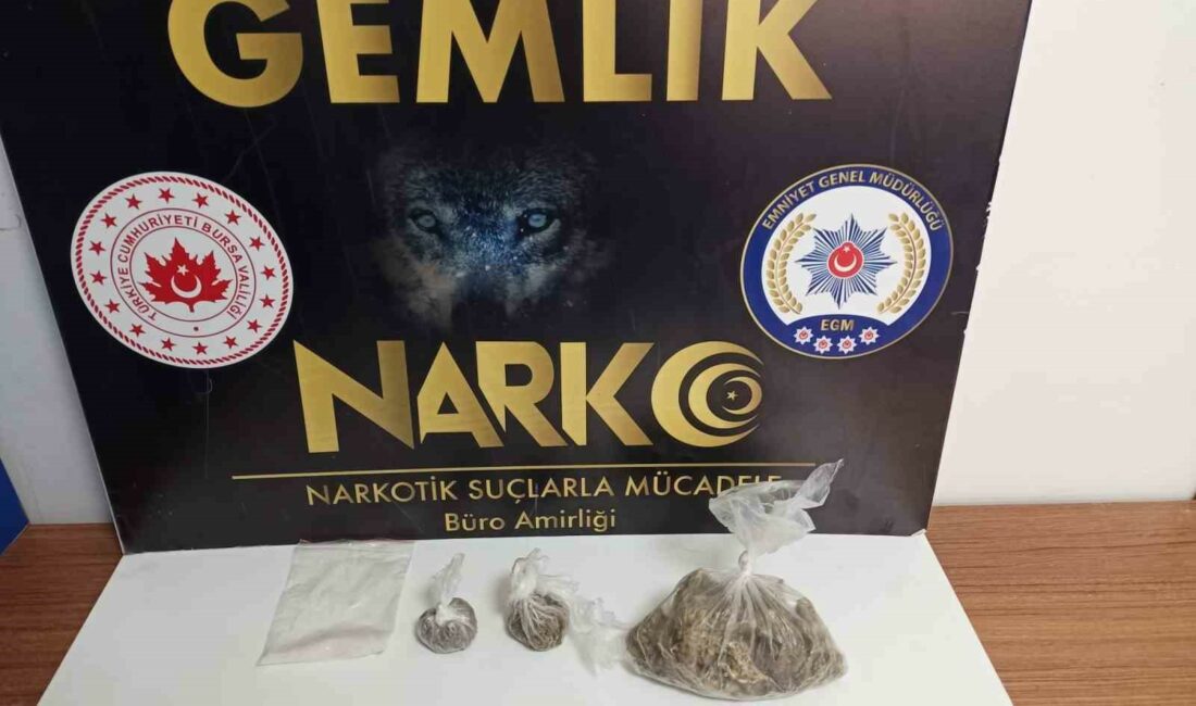 Gemlik’te uyuşturucu madde kullanımı ve satışı yapan 64 kişi yakalandı GEMLİK İLÇE EMNİYET MÜDÜRLÜĞÜ'NÜN UYUŞTURUCU SATICILARINA YÖNELİK DÜZENLEDİĞİ OPERASYONDA 64