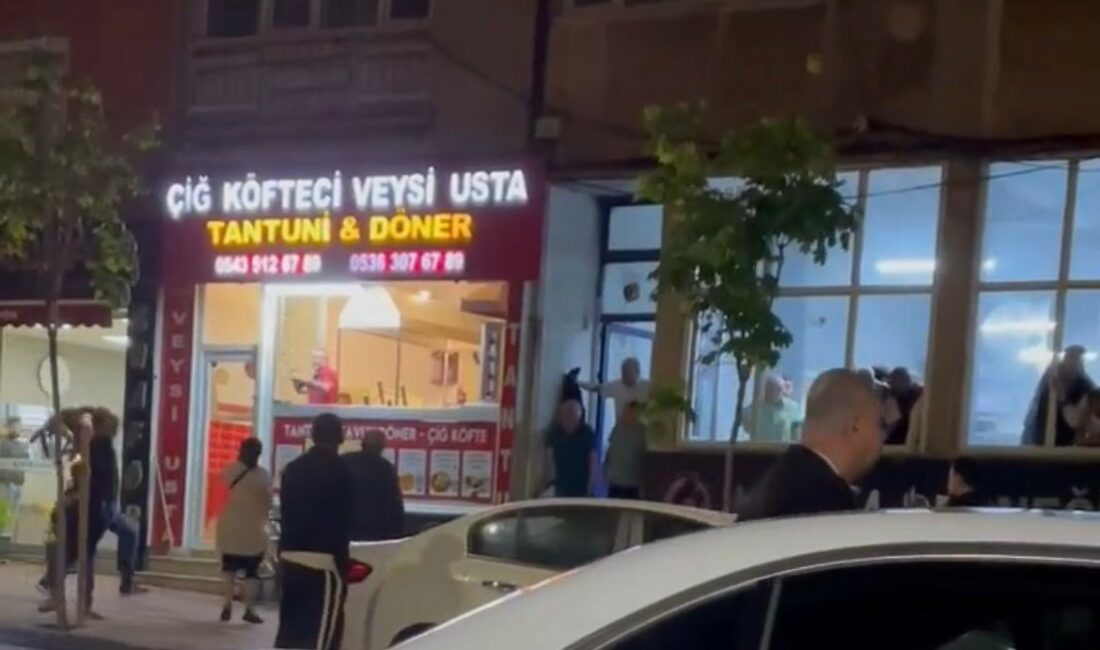 ESNAF İLE MAHALLELİ ARASINDA ÇIKAN KAVGADA SANDALYELER HAVADA UÇUŞTU :