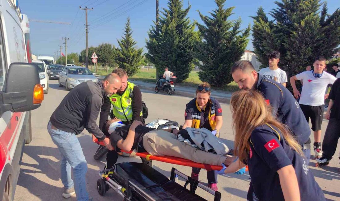 Bursa’nın İnegöl ilçesinde aynı anda 2 otomobille çarpışan motosiklet sürücüsü