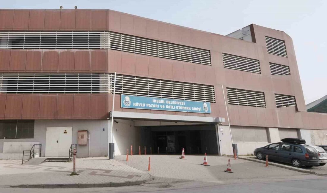 İnegöl’de bir kapalı otopark daha kullanıma açıldı İNEGÖL BELEDİYESİ, MER-PA KAPALI PAZARYERİNİN 285 ARAÇ KAPASİTELİ KATLI OTOPARKINI