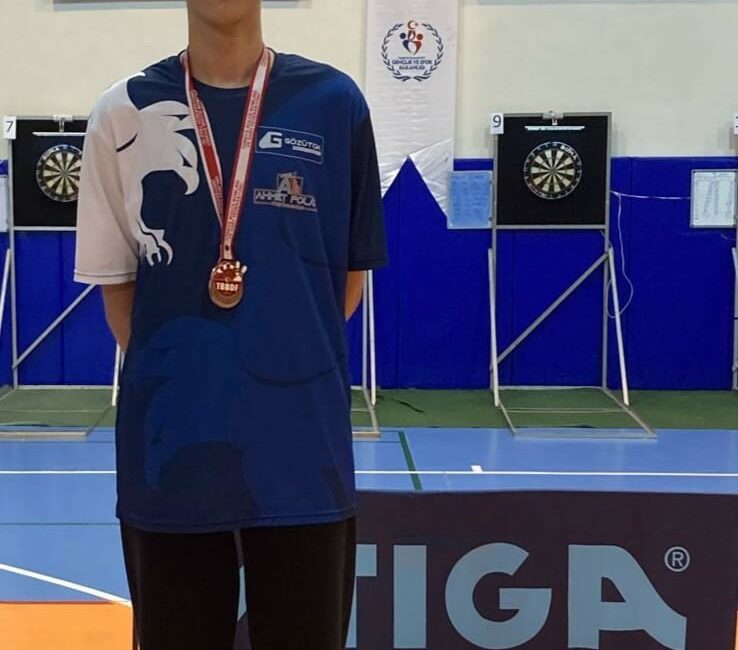 İZNİK'Lİ BAŞARILI DART SPORCUSU TOPRAK ARAS TÜRKİYE 4'ÜNCÜSÜ OLARAK MİLLİ
