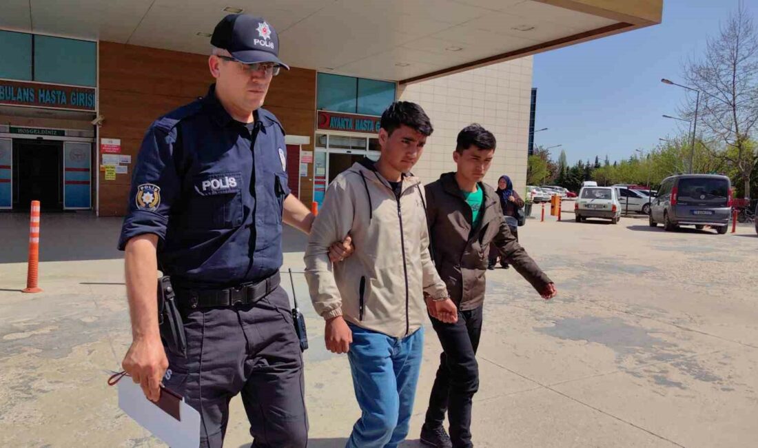 Kaçak yolla ülkeye giren 2 şahıs şehirlerarası otobüste yakalandı İRAN'DAN KAÇAK YOLLARLA ÜLKEYE GİREN 2 ŞAHIS ŞEHİRLER ARASI OTOBÜSLE