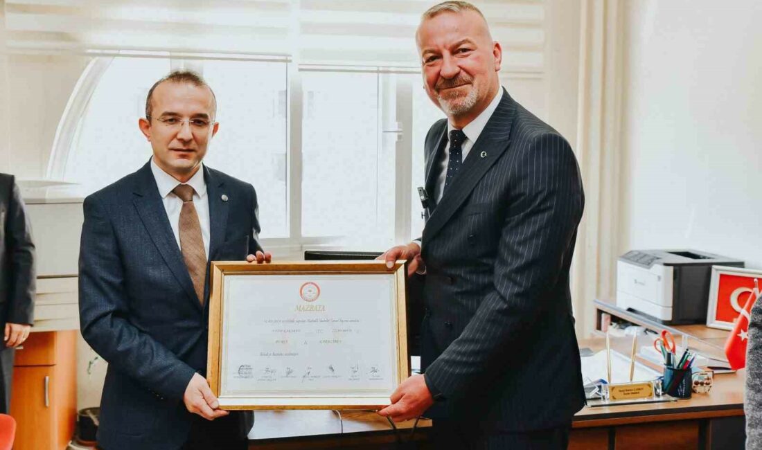 Karacabey Belediye Başkanı Fatih Karabatı mazbatasını aldı BURSA'NIN KARACABEY İLÇESİNDE İYİ PARTİ'DEN BELEDİYE BAŞKANI SEÇİLEN FATİH KARABATI