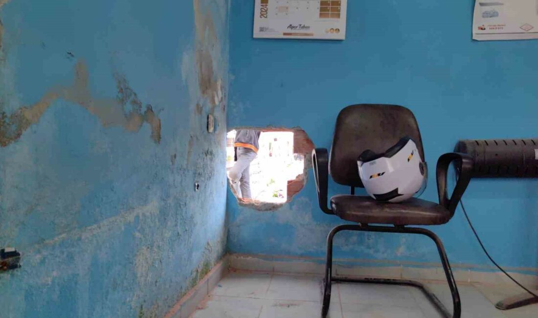 Mazbatasını bugün alan muhtara muhtarlık binası şoku MAZBATASINI BUGÜN ALAN MUHTARA MUHTARLIK BİNASI ŞOKU