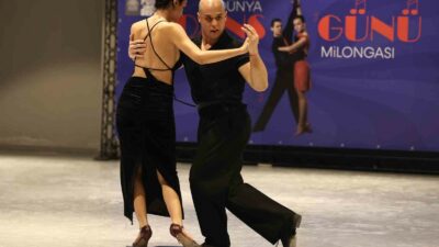 NİLÜFER BELEDİYESİ’NİN DANS ATÖLYELERİNDE EĞİTİM ALAN KURSİYERLER İLE EĞİTMENLER, DÜNYA