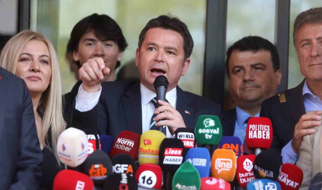 Osmangazi Belediye Başkanı Erkan Aydın göreve başladı OSMANGAZİ BELEDİYE BAŞKANI ERKAN AYDIN MAZBATASINI ALARAK GÖREVE RESMEN BAŞLADI.