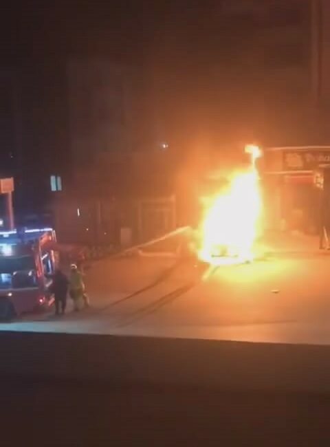 Bursa’da bir kişi kamyoneti kundakladı Bursa’da bir kişi park halindeki kamyoneti kundakladı.