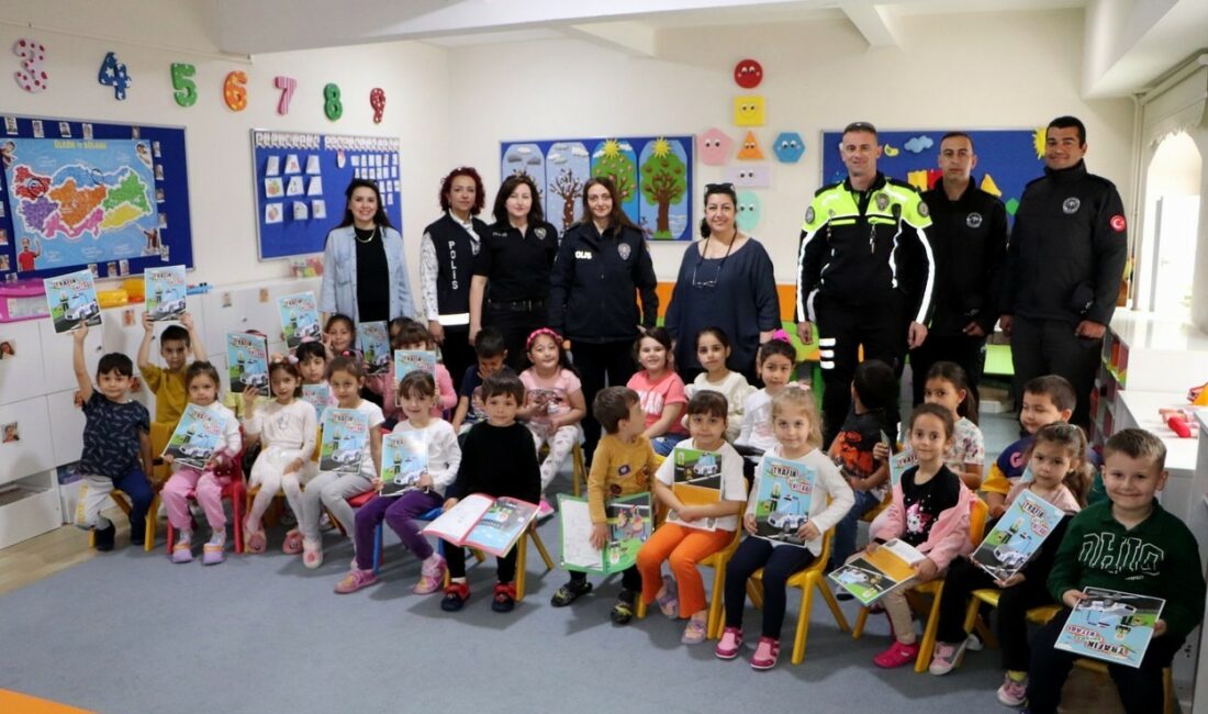Polis amcalar çocukları unutmadı MUDANYA EMNİYET MÜDÜRLÜĞÜ PERSONELİ 10 NİSAN POLİS HAFTASI VE 23